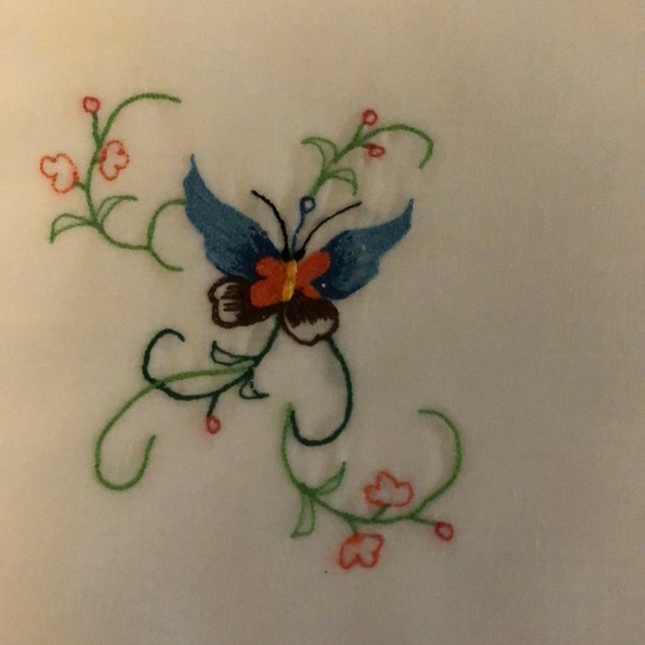 Vintage 1977 NWOT BUTTERFLY EMBROIDERED NAPKINS - Picture 2 of 5